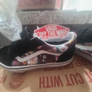 Size 4 Girls Velcro Floral Suade Vans